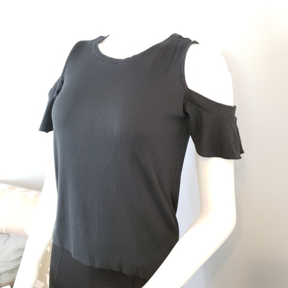 AEO Soft & Sexy black top ribbed cold shoulder